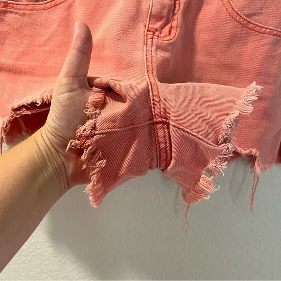 Women’s Free People light wash red denim cutoff shorts size 28 - Picture 5 of 6